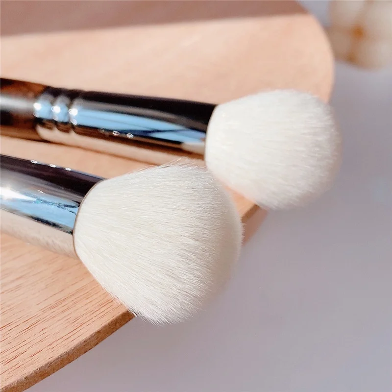 

Luxury Ebony Wood Round Cheek Makeup Brush - Super Soft Saikoho Goat Brisltes Powder Blush Cosmetics Brush Tool