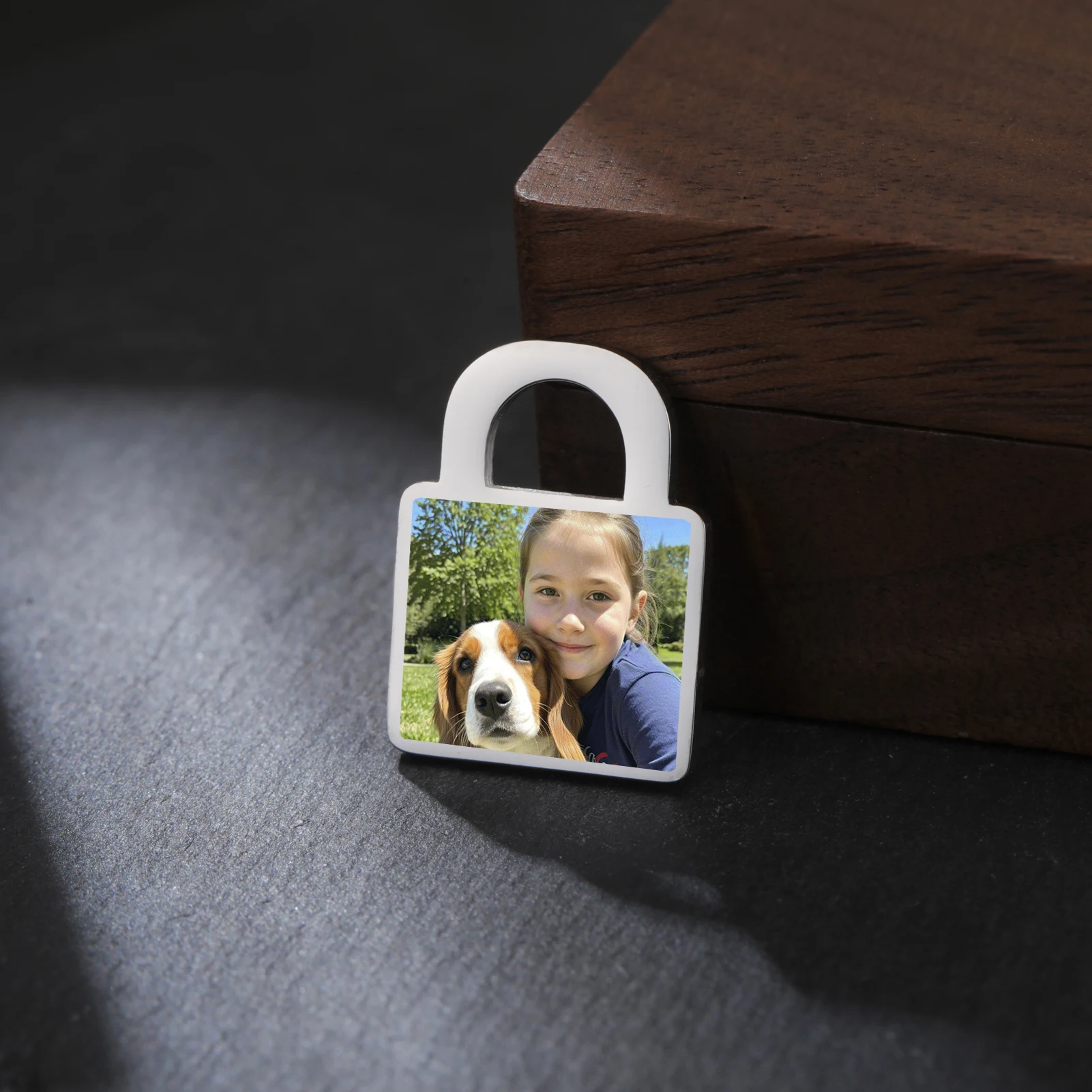

Lock Shaped Single Sided Color Printed Customized Pendant With Unique Design Perfect Commemorative Gift For Friends And Family