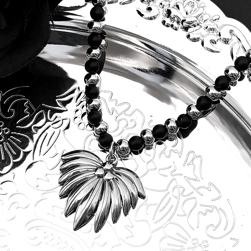 

Vintage Palm Leaf Pendant Necklace for Women Men Silver Color Stainless Steel Plant Hematite Beaded Chain Jewelry Gift
