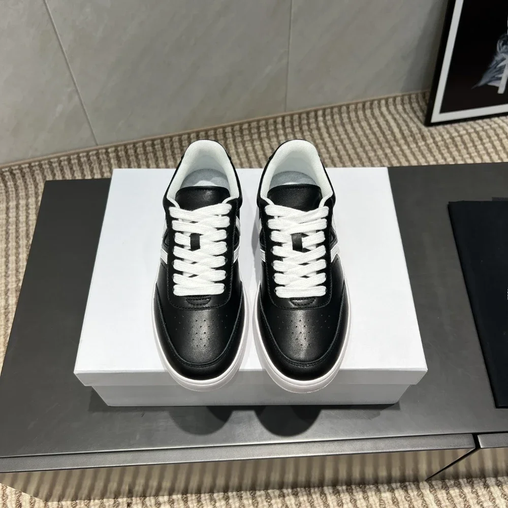 Unisex Luxury Designer Walking Shoes Flat Suede Comfortable Sports Sneakers Famous Brand Original Skateboarding Shoes Men Women