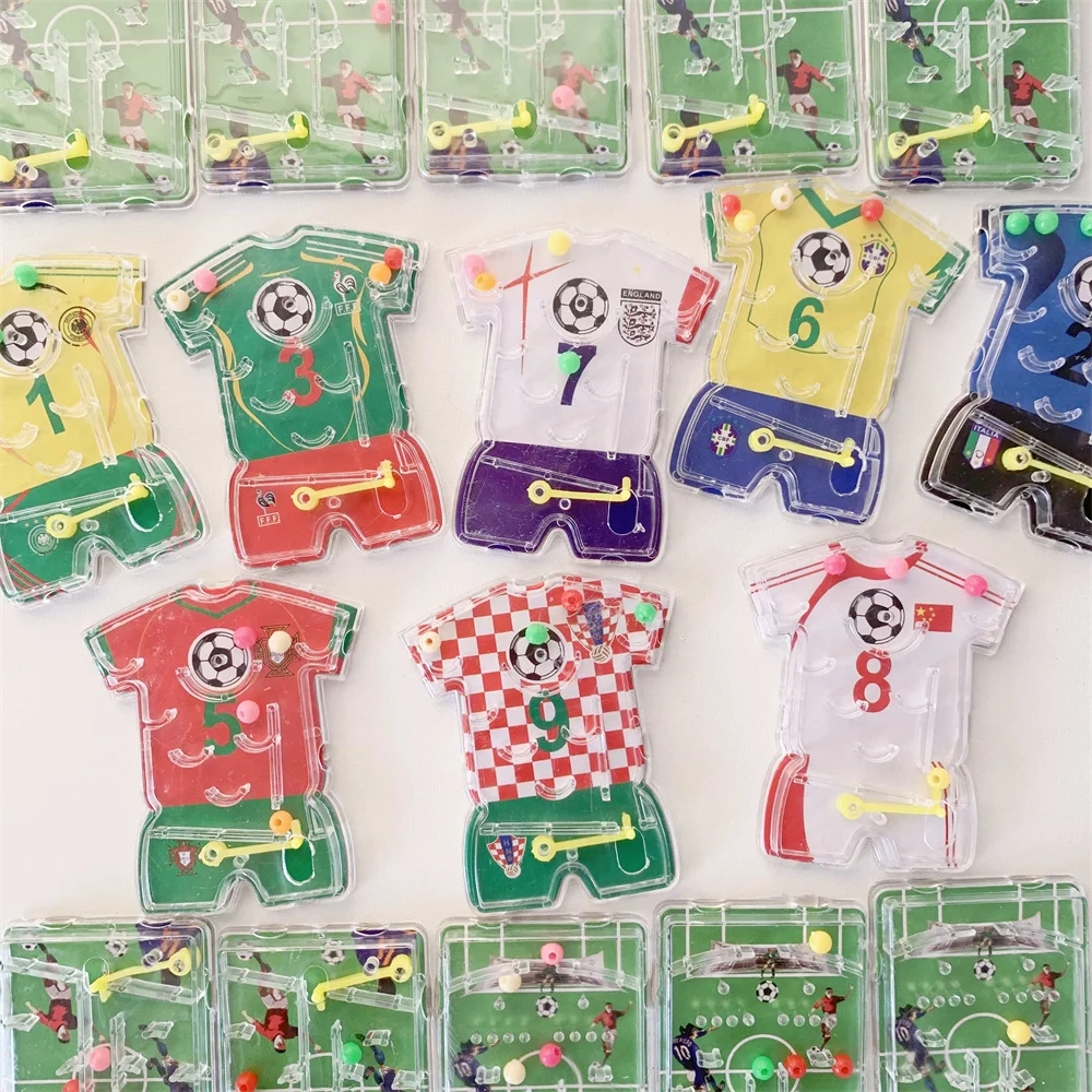 10 pezzi di giocattoli per feste sportive a tema calcio Set fischietto da calcio Mazz Tattoo for Kids Birthday Party Favors Goodie Bag Pinata Filler