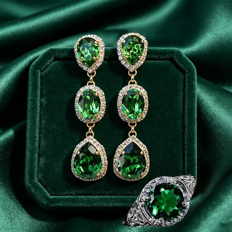 Green noble ring and earring two-piece set