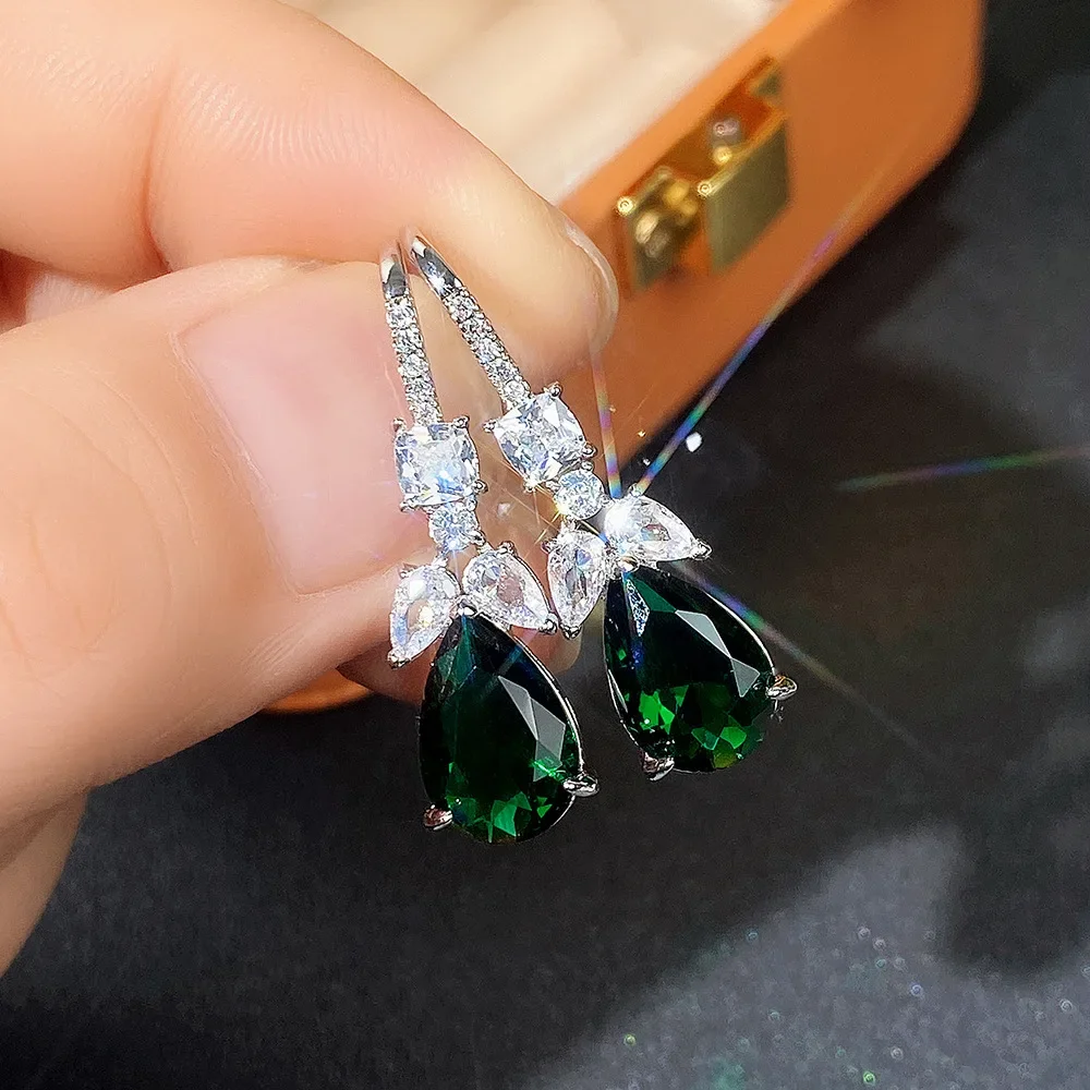 New Popular Women\'s Pendant Emerald Earrings Retro Party Accessories with Bright Green Zirconia Elegant  Jewelry Gifts