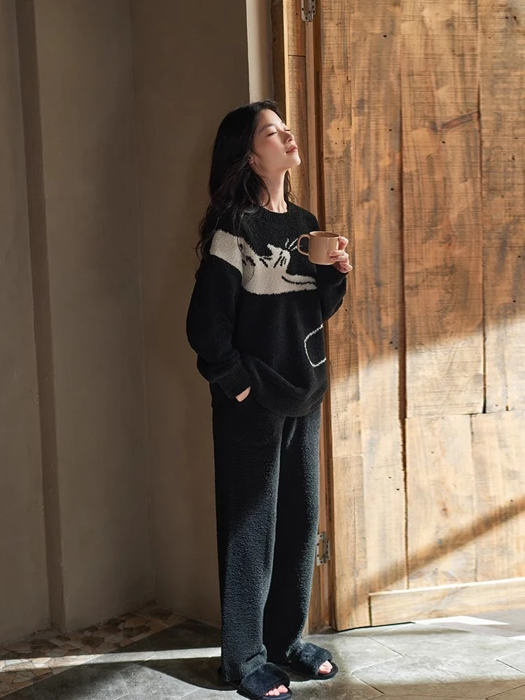 ملابس منزلية نسائية جديدة للخريف والشتاء، مجموعة ملابس نوم كلاسيكية سوداء برقبة دائرية سميكة ودافئة