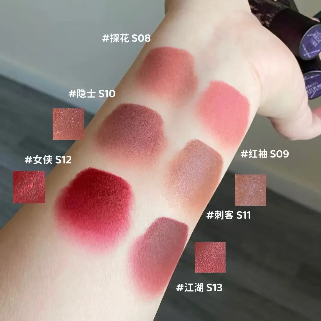 Szminka Girlcult Matte Lipstick, nawilżająca, intensywny kolor, z witaminą E, gładka, miękka tekstura, długotrwały matowy połysk.