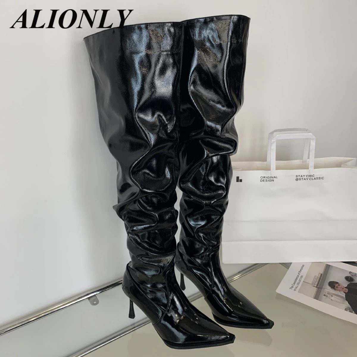 

Alionly/2026, новый дизайн, сапоги до колена с пряжкой на ремне, женские зимние пикантные туфли для зачистки на тонком каблуке с острым носком и молнией