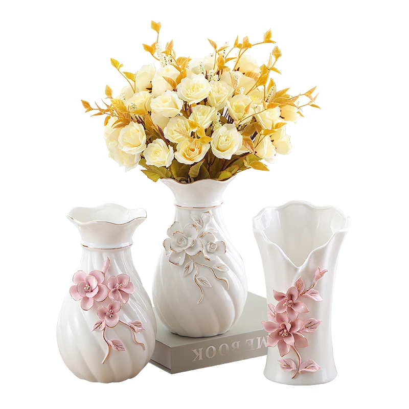 

European ceramic vase ornaments flowers inserted into the living room TV cabinet table gifts simple.