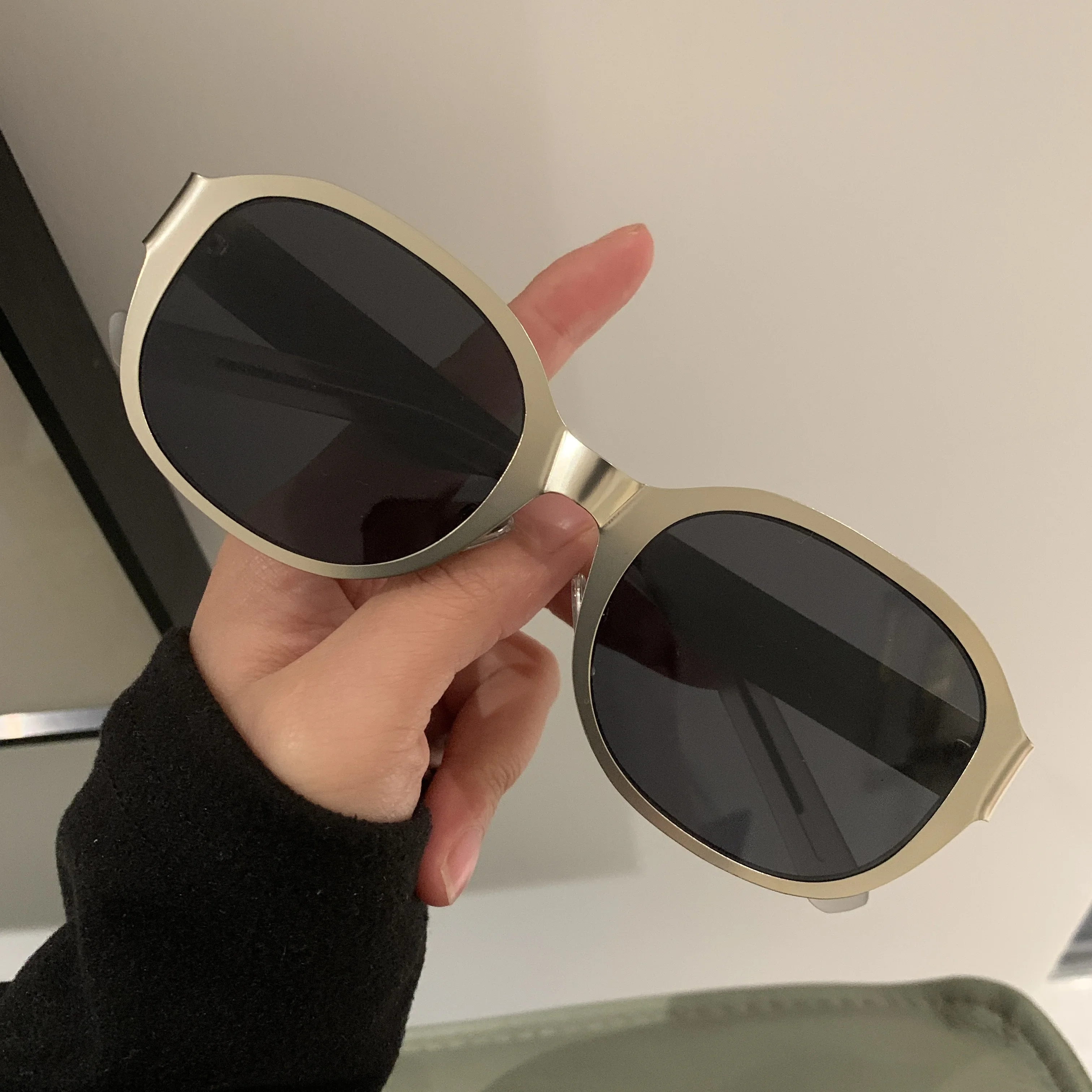 

Metal silver sunglasses niche street ins personality oval retro tech babes concave styling