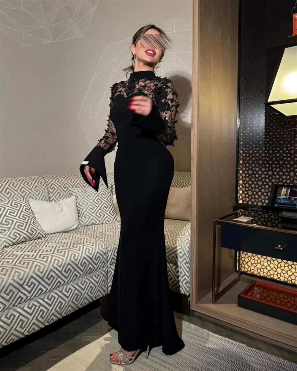 Abito da sera personalizzato Classico jersey nero Collo alto con spalle scoperte Maniche lunghe Applicazioni in pizzo Abiti per occasioni speciali