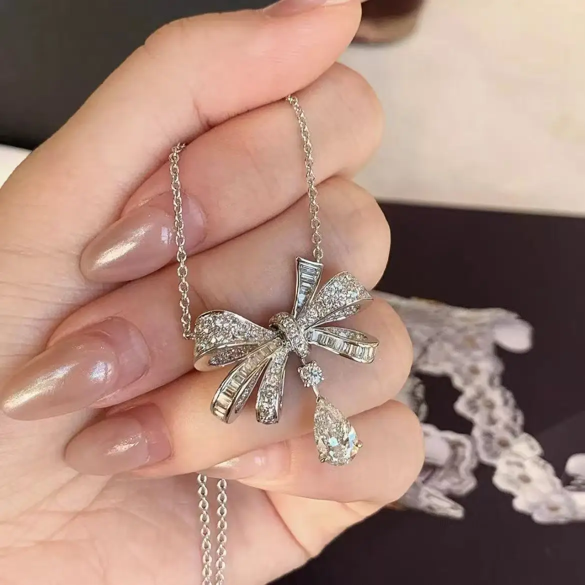 الفرنسية الفاخرة Bowknot موضة المرأة 925silverNecklace القوس عالية الجودة مويسانيتي تألق ساحر هدايا الحفلات لا يتلاشى