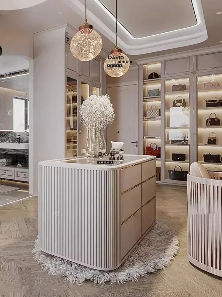 

D96 y Легкая роскошная гардеробная, шкаф средней части, итальянские украшения, шкаф для хранения из цельного дерева, современный напольный кабина для хранения вещей