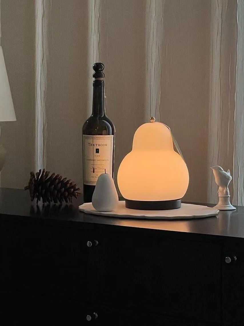 Cute cream pear shape table lamp bedside lamp with the same B&B decorative table lamp touch switch