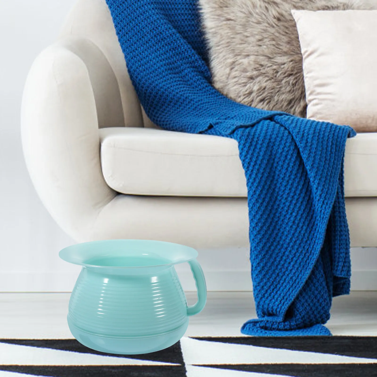 

Домашний туалет-горшок с крышкой из прочного пластика для детей, беременных, пожилых людей и людей с ограниченными возможностями – легко чистится, незаменим в ванной комнате.