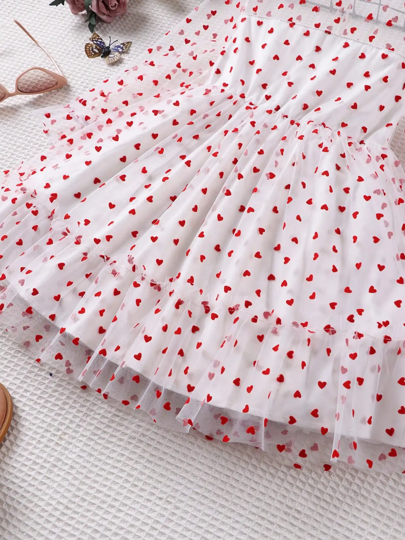 Lässiges, elegantes und bequemes zweilagiges langärmeliges Faltenrockkleid für Kinder mit Trompetenmuster. – Detail 8