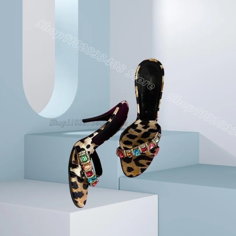 Luipaardprint Kristal Decor Slippers Stiletto Lente Britse stijl Ontwerp voor Dames Dansfeest Slippers Zapatos Para Mujere