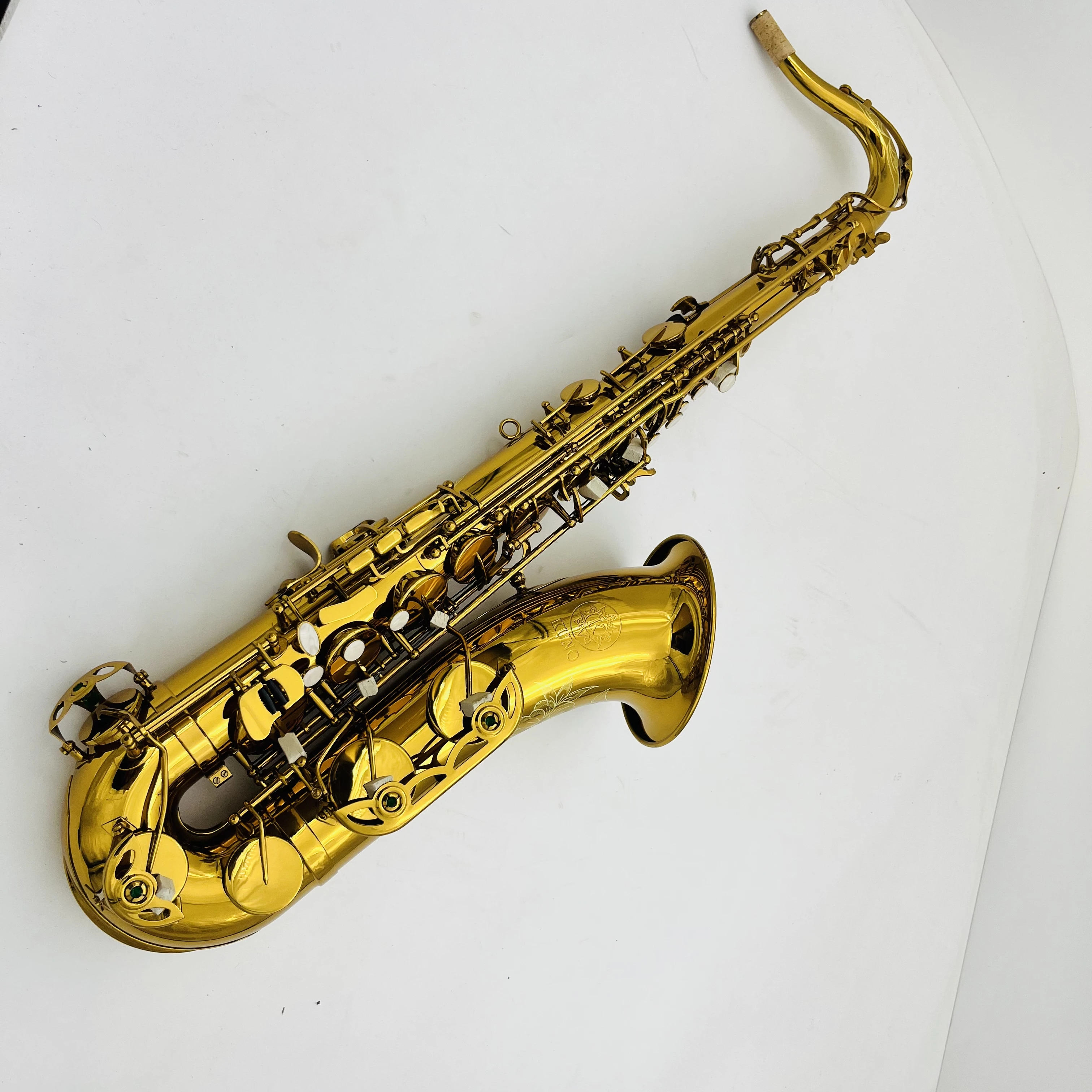 

Real Pictures KTS-902 Tenor B Flat Brass Plated Professional Woodwind Musical With Sax Mouthpiece Case Accessories