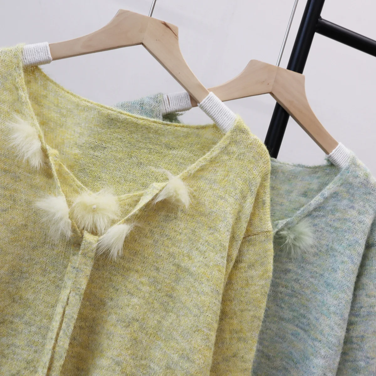 بلوفرات نسائية محبوكة بياقة على شكل V وأكمام طويلة Y2k ملابس خروج أنيقة متماسكة غير رسمية فضفاضة لخريف وشتاء 2025