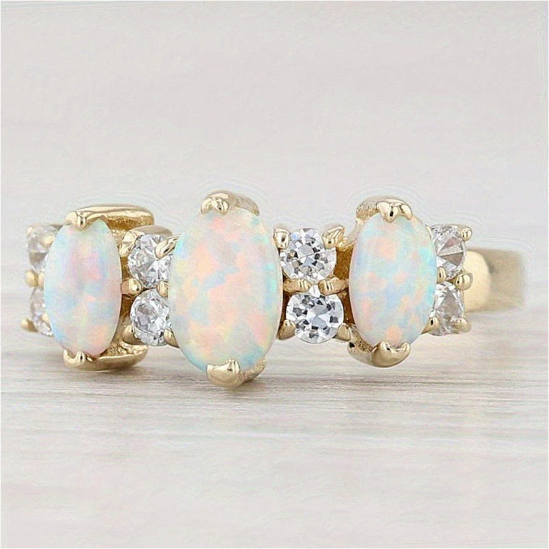 Eleganter, exquisit eingelegter ovaler, goldplattierter Ring mit synthetischem Opal für Damen, modisches Design, Hochzeit, Verlobung, Schmuckzubehör