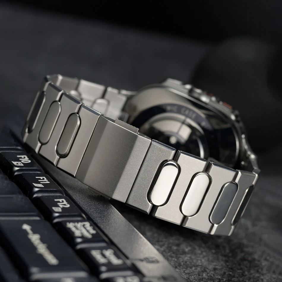 Titan-Uhrenarmband für Apple Watch Series 11/10/9/8/7/6/5/SE/Ultra 3 2 mit Magnetverschluss für iWatch 49/46/45/44/42mm – Detail 2