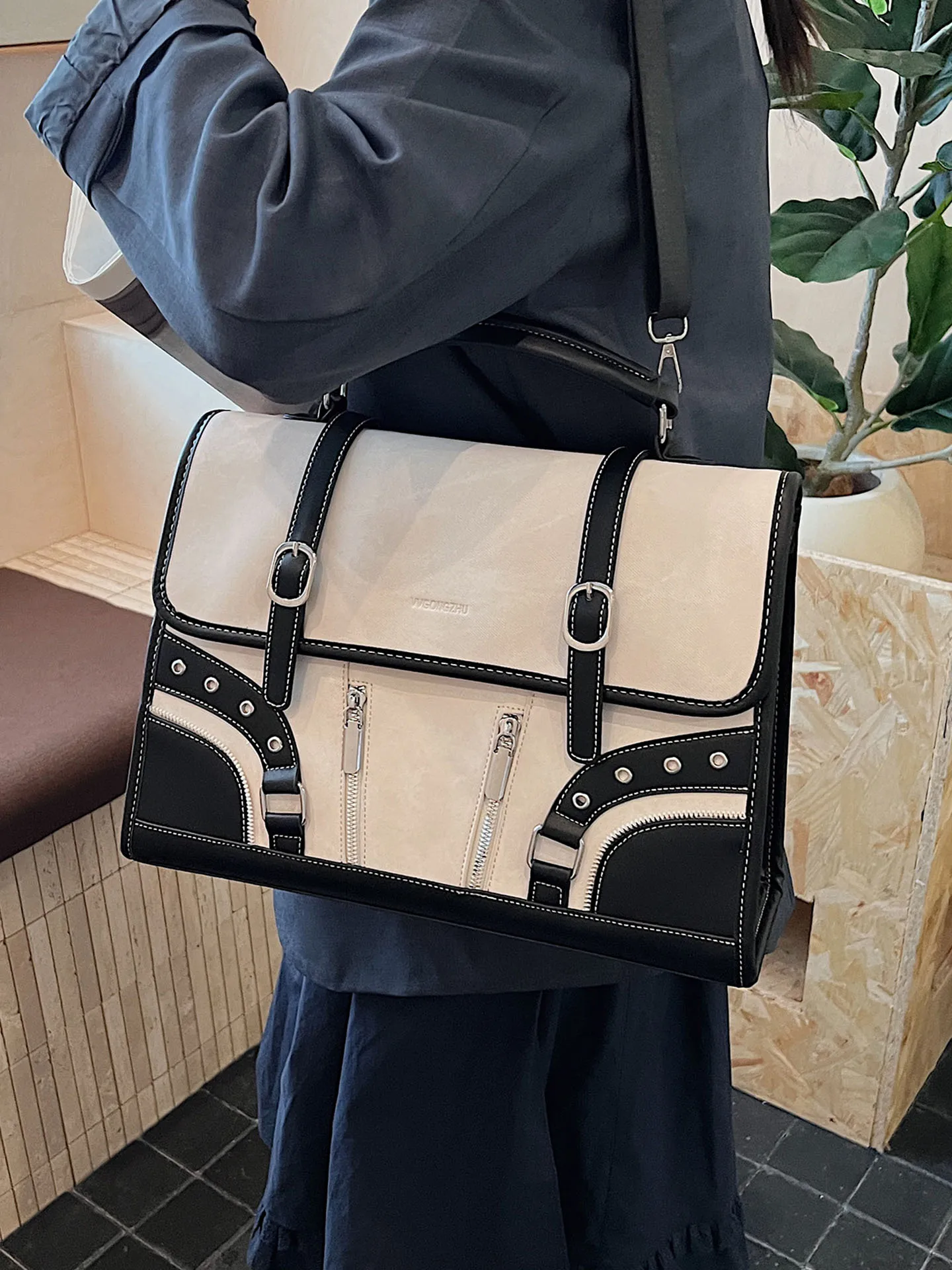 Ransel PU Wanita Gaya Inggris Tas Kantor Persegi Panjang Tambal Sulam Ritsleting Modis Tas Travel Antik Luar Ruangan Kapasitas Besar Wanita