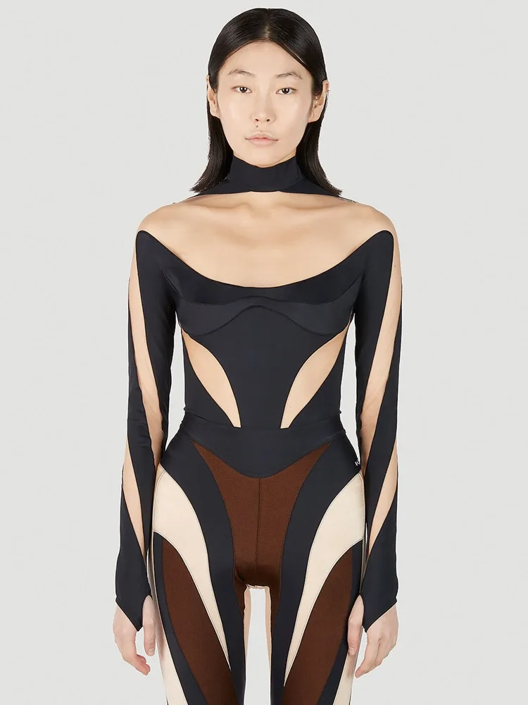 بدلة قفز حلزونية مثيرة ذات رقبة شبه عالية وكتف واحد ومرقعة من Mugler Niche #1