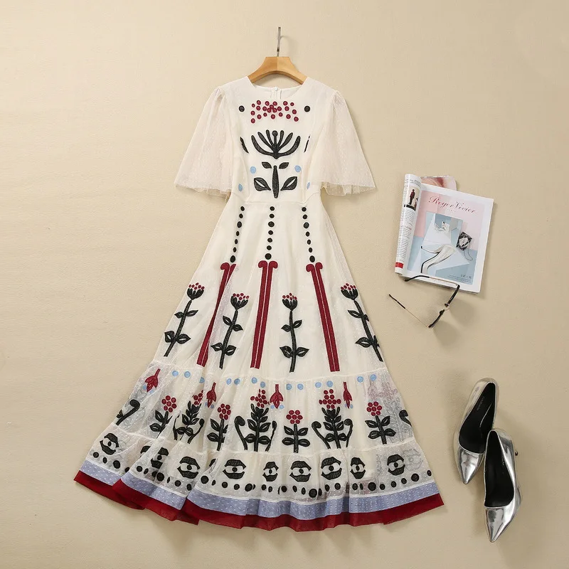

European and American women's clothing 2022 winter new Lotus leaf sleeve short sleeve round collar gauze embroidered dress XXL