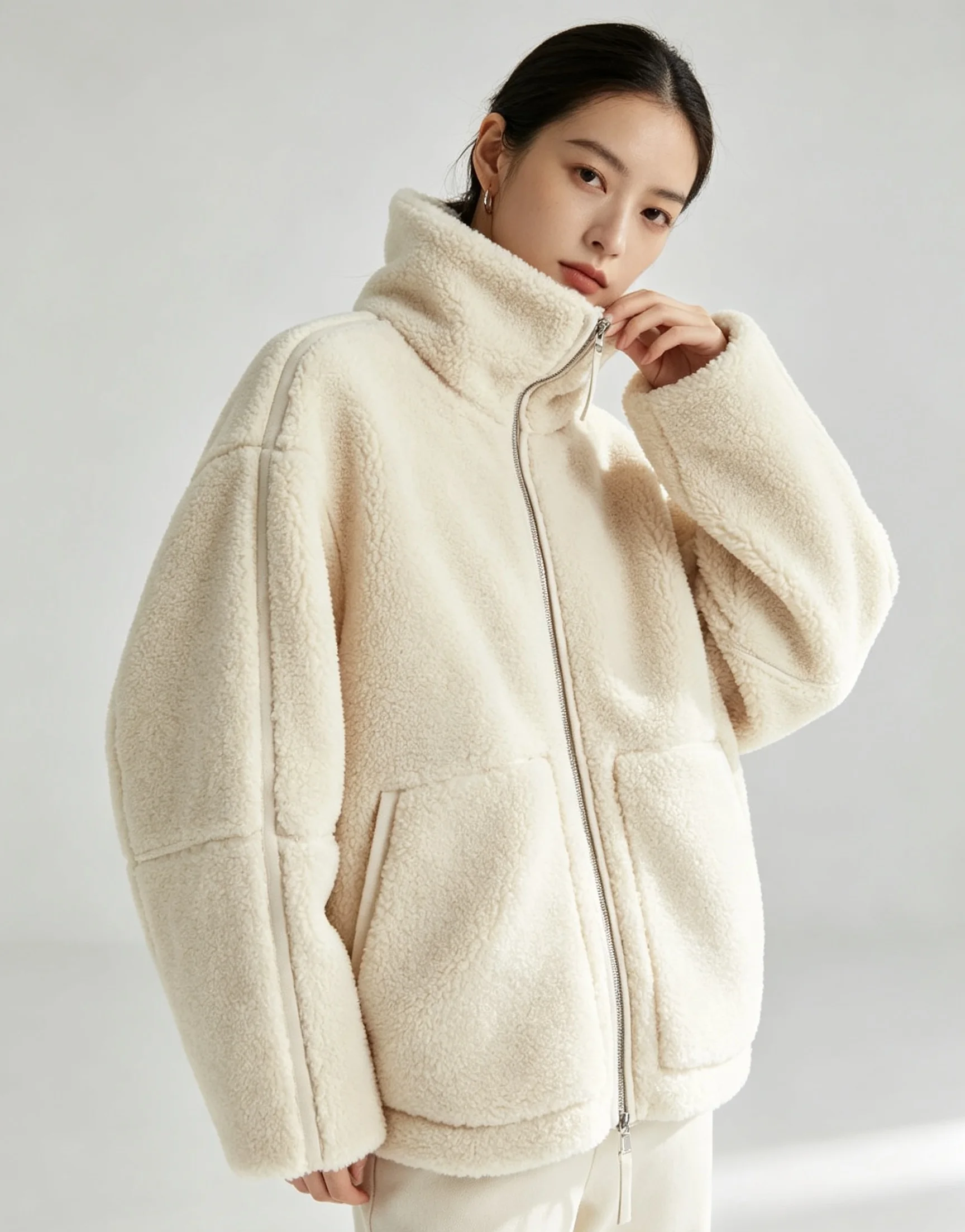 Korean gentle cream white teddy fleece jacket with loose shoulder and double zipper pockets for warm commuting plush top