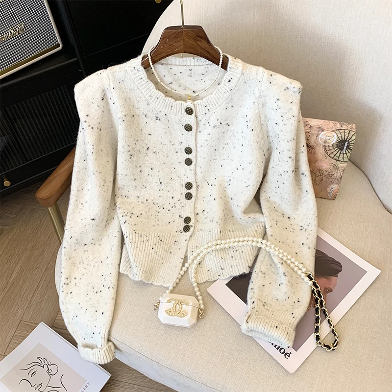 Long Sleeve round Neck Sweater Women's Autumn Winter New Style Korean Version Versatile Personality Top Button Design Sense