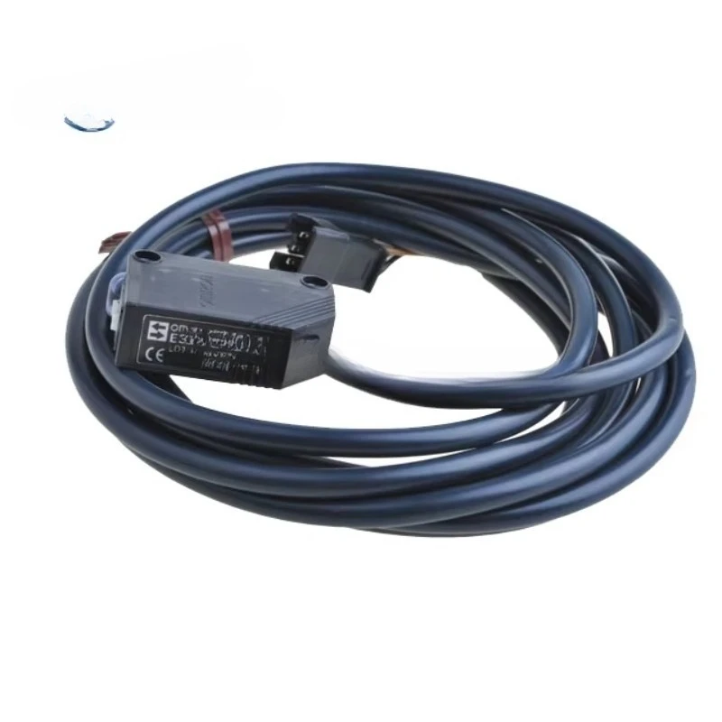 

E3Z-D62 PNP 8-50cm O-mron Photoelectric Sensor New in Bag