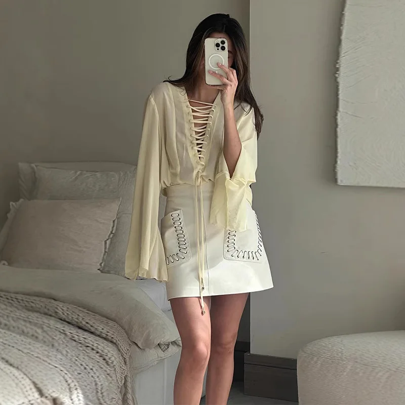 Camisa de gasa con lazo en la parte delantera, cómoda e informal, versátil, con cuello en V, para primavera y verano de 2025, blusa para mujer