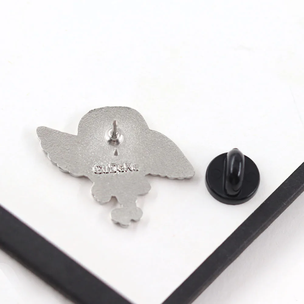 Cute Owl Enamel Pins Creative Flying Brown Owl Brooches Cartoon Bird Badge Backpack Lapel Pin Fashion Forest Animal Jewelry Gift