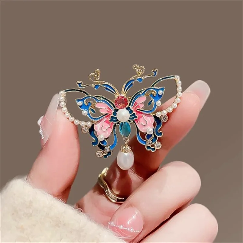 

Enamel Painted Butterfly Freshwater Pearl Brooches For Women Elegant Colored Rhinestone Brooch Classic Luxury Jewelry Accessory