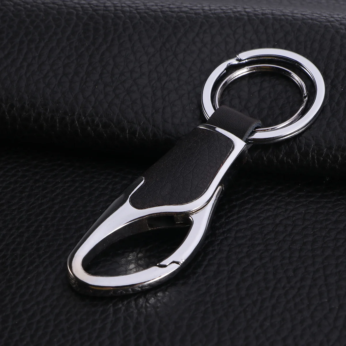 

Keychain for Men Elegant Metal Trim Key Holder Lightweight Strong Smooth Texture Key Chain for Daily Use