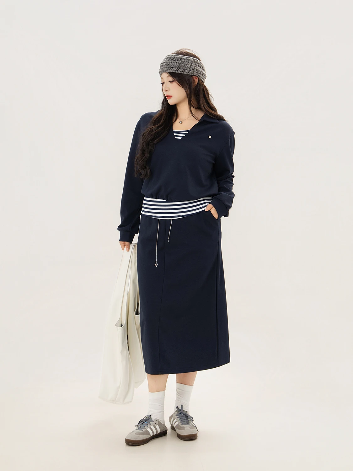 

Комплект из трех предметов для женщин больших размеров: повседневная футболка, худи и юбка с высокой талией, прямого кроя, утягивающая, с длинным рукавом, А-силуэт