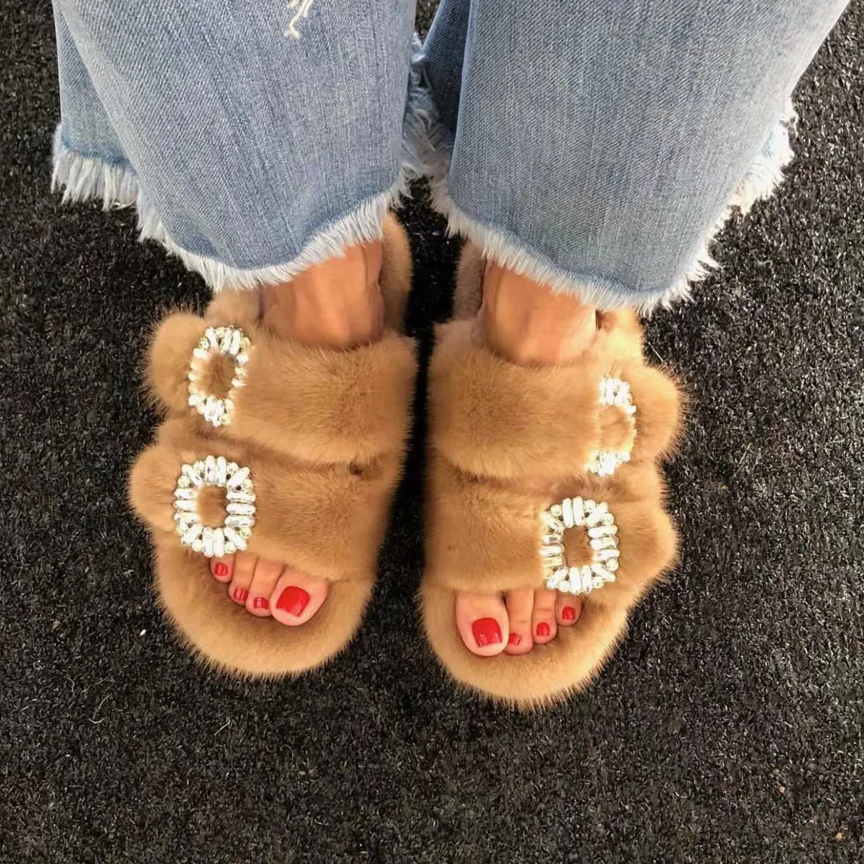 Women 's Fur Diamond Slippers 100% Real Fur Slippers Ladies Fur Slides Flat Heel Women Shoes Fashion Luxury Slipper