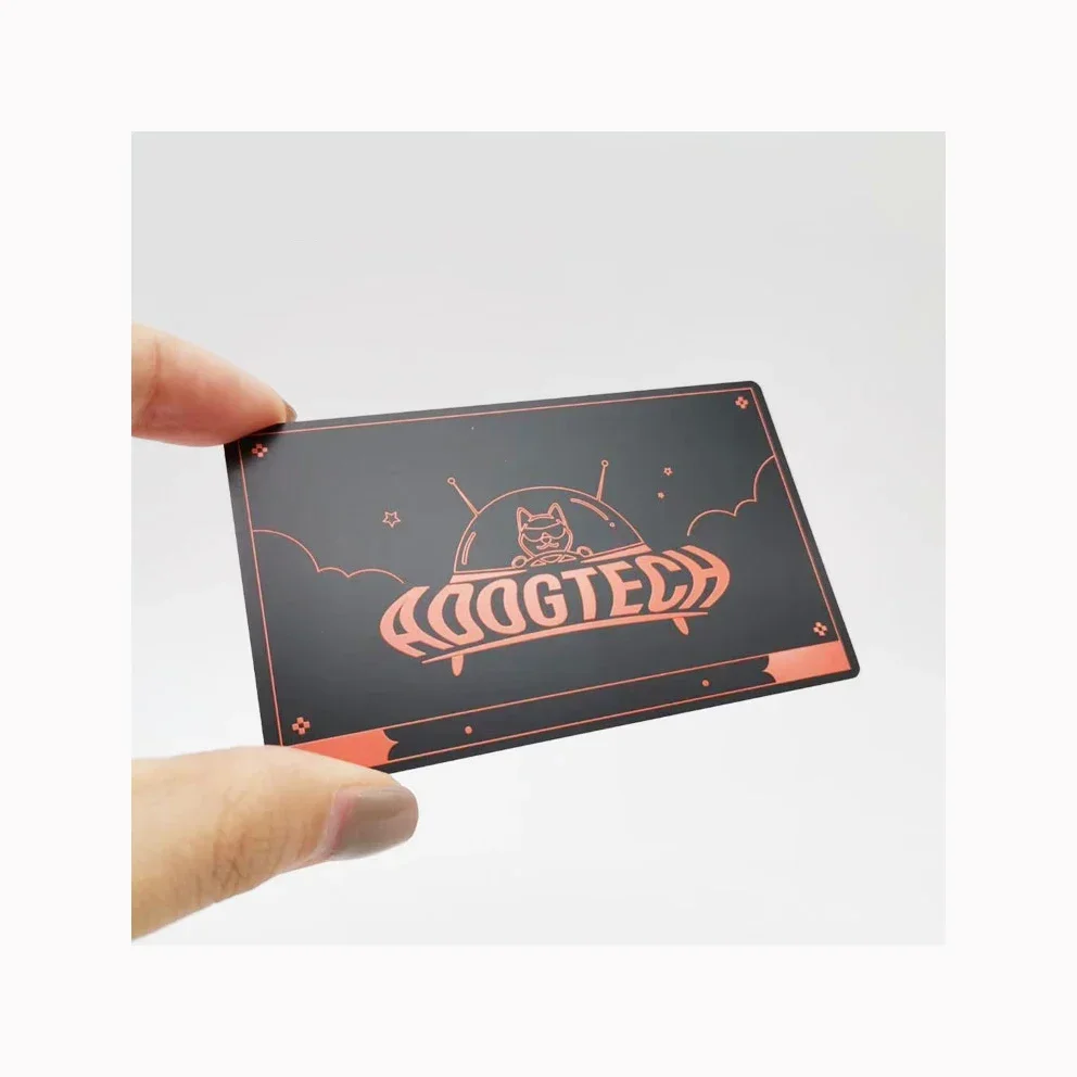 طباعة مخصصة بطاقة عمل NFC معدنية سوداء غير لامعة هجينة RFID مع التعبئة والتغليف