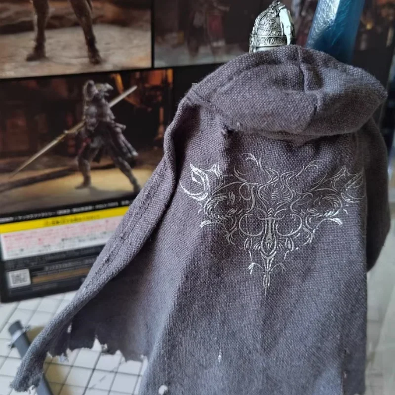 

ELDEN RING MaxFactory figma White Wolf Warblade - Dynamic Battle Cloak with UV-Active Bloodstains Magnetic Mount System