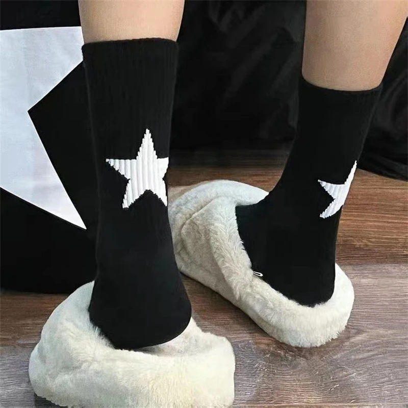 Breathable Sports Socks Five-Pointed Star Pattern Black White Men Women Personality Simple Comfort Crew Socks Street Style