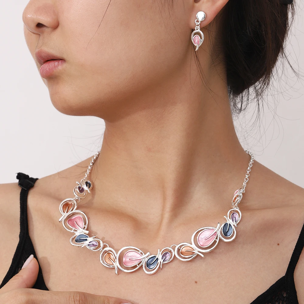 Ensemble collier et boucles d'oreilles goutte à goutte d'huile de cuir chevelu pour femmes, ensembles de bijoux de documents en or carillon, cadeau de Rhde fête de vacances, accessoires de mode