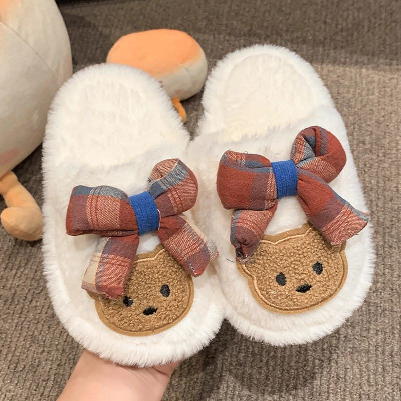 Schicke Kinder-Slipper für Mädchen, niedliche Bären-Schleife, Kinder-Winterschuhe, weicher Boden, flauschige Kleinkinder, modische süße Baumwoll-Hausschuhe