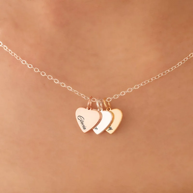 Collier personnalisé avec nom gravé en forme de cœur, plaque de nom personnalisée en acier inoxydable, pendentif pour femme, cadeau d'anniversaire pour la famille, bijoux