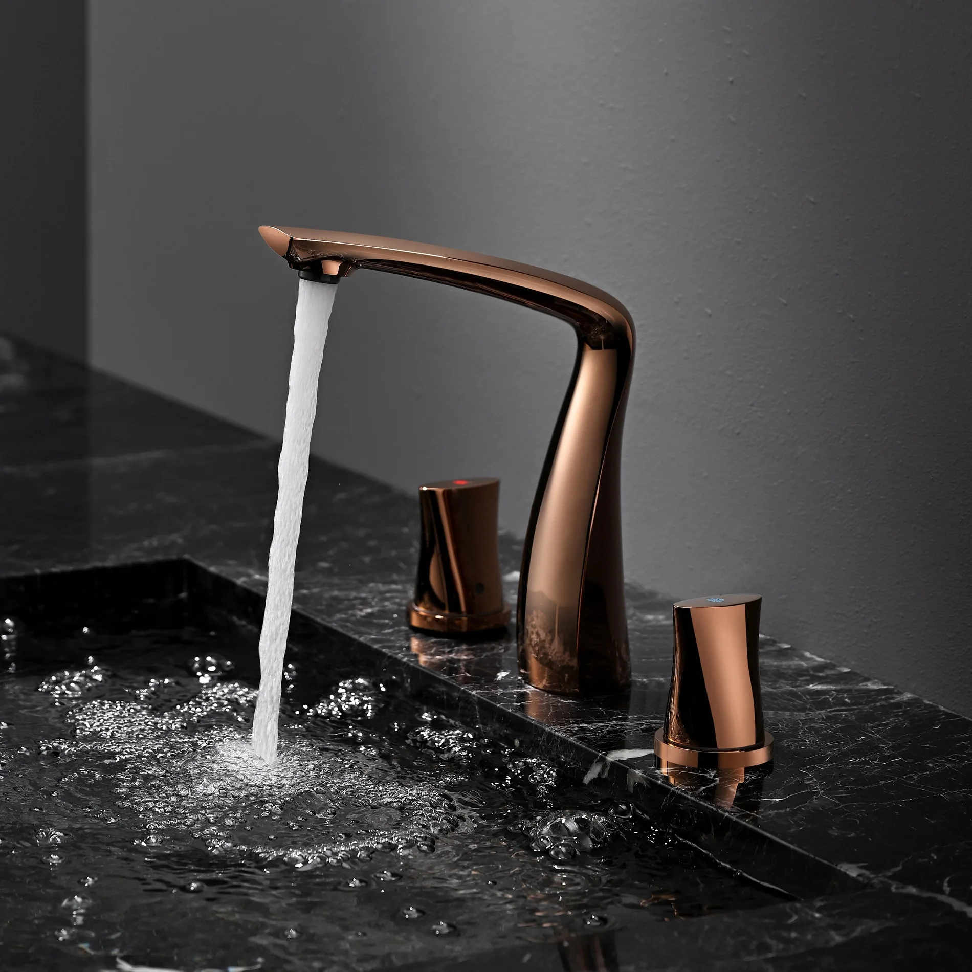 

8 Inch Bathroom Sink Faucet Deck Mounted Three Hole Hot Cold Mixer Taps Dual Handle Lavatory Basin Sink Faucet Rose Gold
