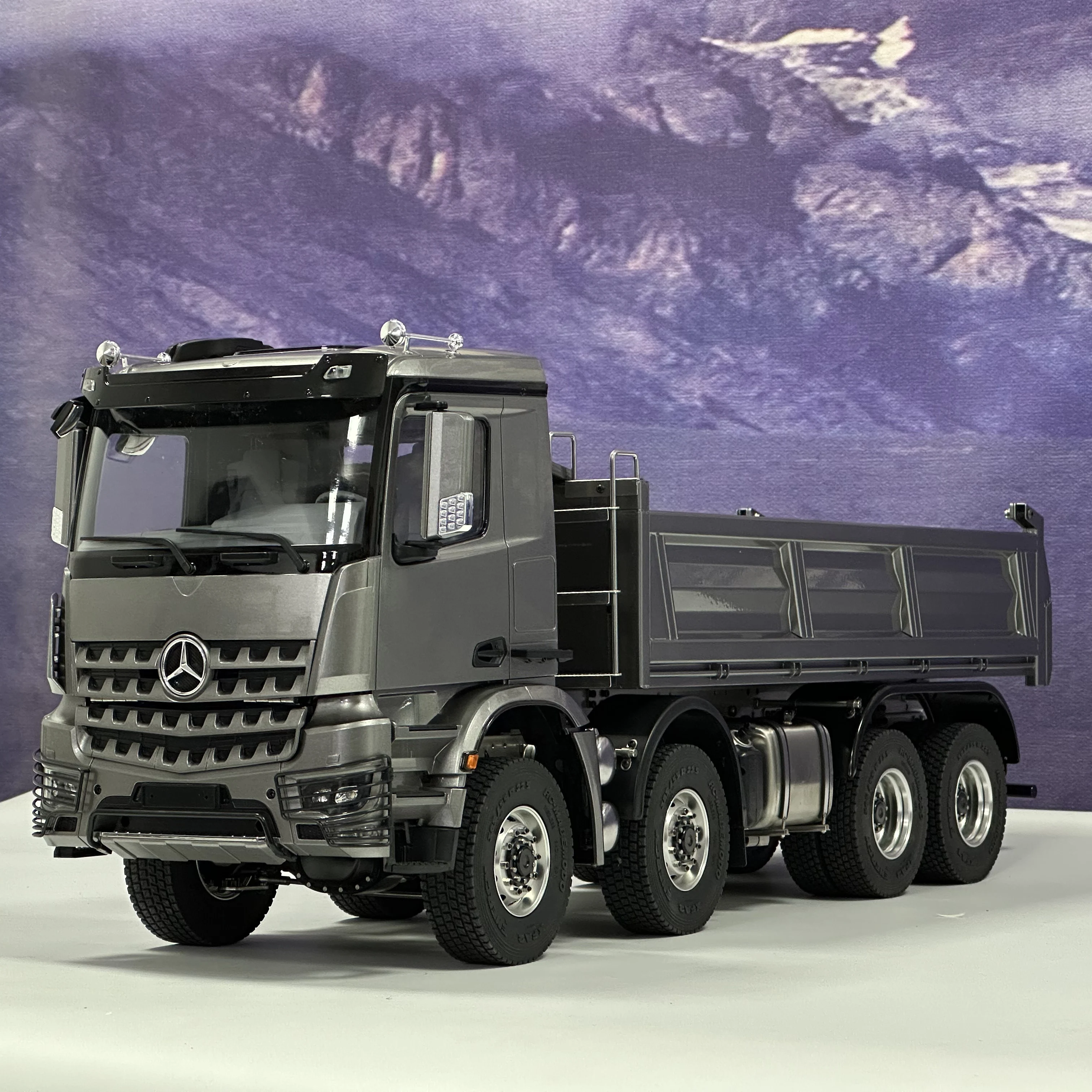 

​ ​ Модель радиоуправляемого грузовика 8x8 в масштабе 1/14 — тяжелый трактор Tamiya Mercedes-Benz Arocs 3363 с краном — 4-осевой инженерный автомобиль