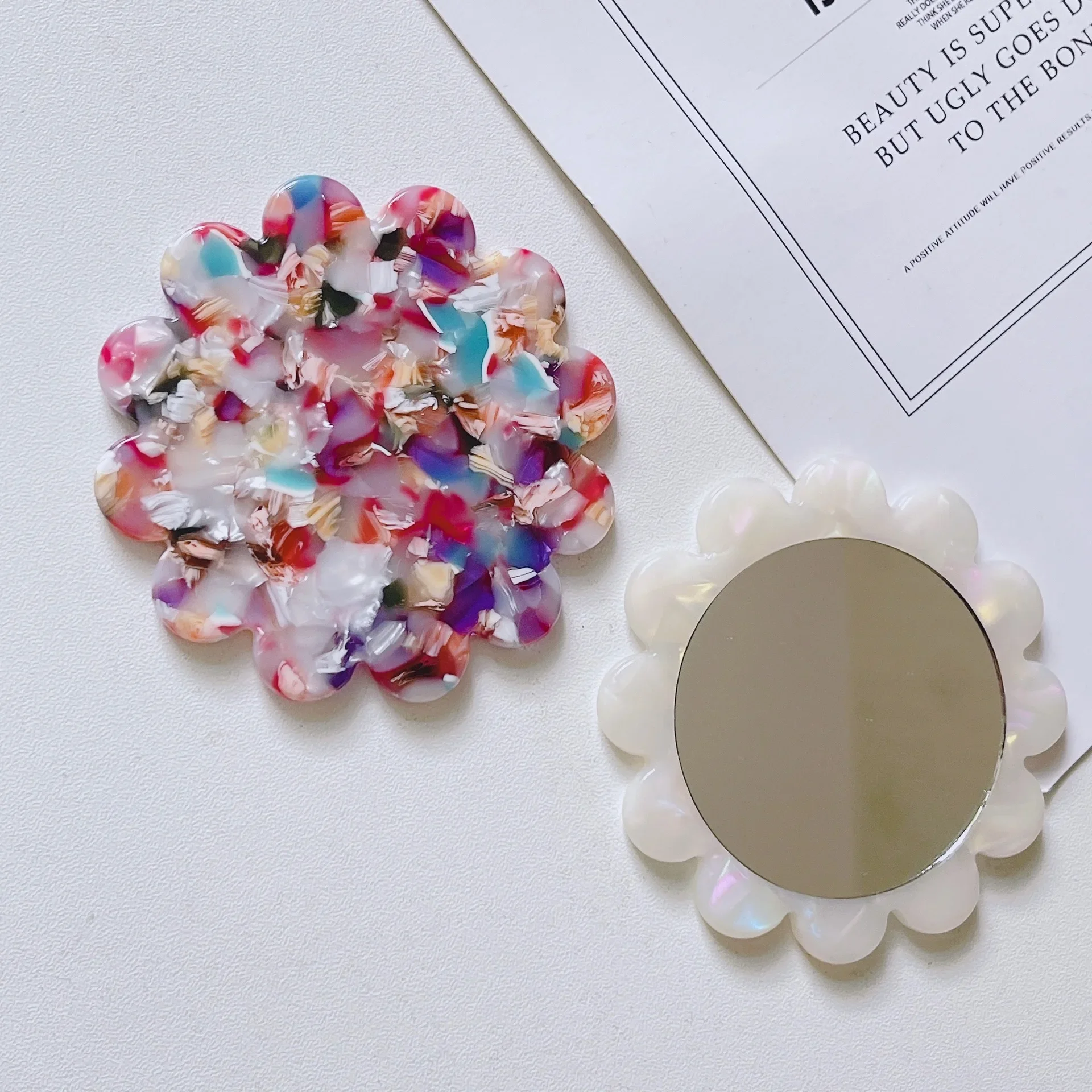 Portable Makeup Mirror Girl Flower Shaped Mini Mirrorr Woman Beauty Tools Sunflower Small Circular Mirror Makeup Tools