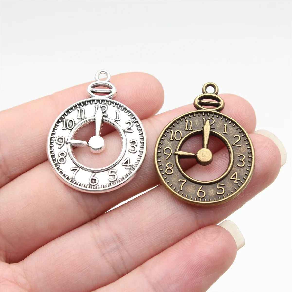 WYSIWYG 10 Stück 32 x 24 mm, 2 Farben, antike bronzefarbene Farbe, antike silberfarbene Farbe, Uhrenanhänger für die Herstellung von DIY-Schmuck