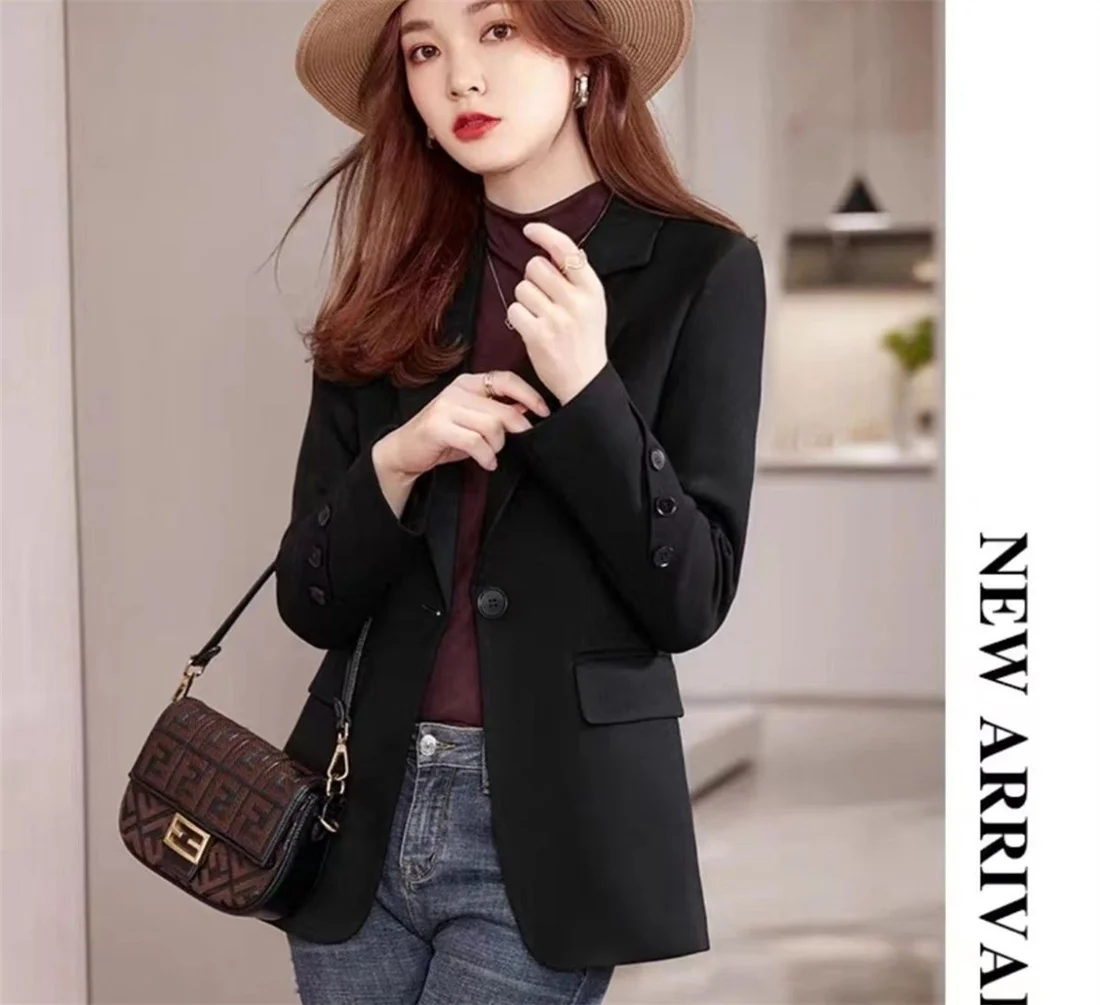 Giacca da donna in primavera e autunno 2025, nuovo stile di fascia alta. Piccolo abito da donna alla moda dal design casual, abito di nicchia