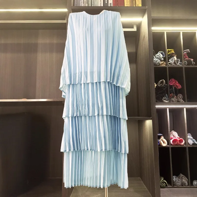 مياكي مطوي كبار الشعور من الجولة الرقبة كعكة تنورة فستان 2025 صيف جديد بسيط غطاء اللحوم رقيقة بلا أكمام فستان متوسط الطول