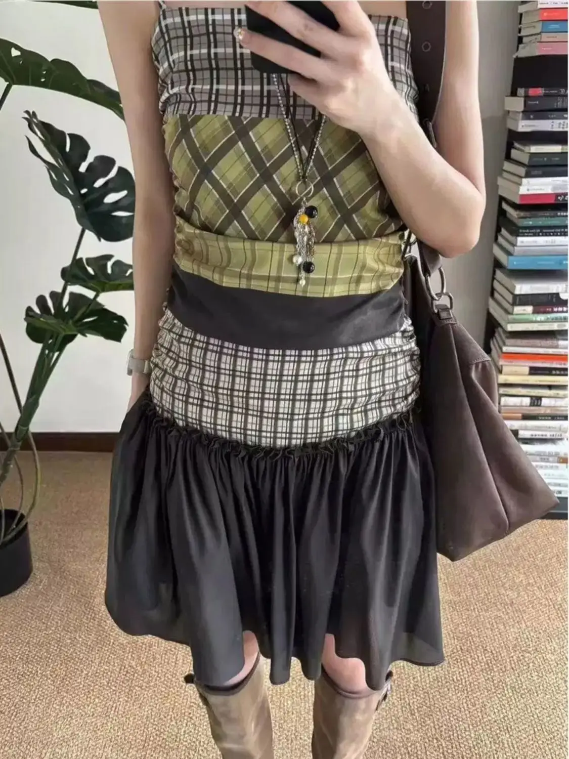 

Sexy Tops Women American Style Ruffled Plaid Print Sleeveless Vest, Off Shoulder Slim Fitted Cropped Tank Tops Casual Streetwear