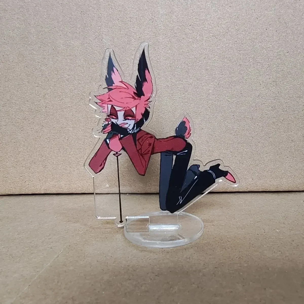 Charlie Alastor öfke toz akrilik standı Helluva sevimli Anime mal şekil masası ekran süs odası dekor Friend rios arkadaş hediye