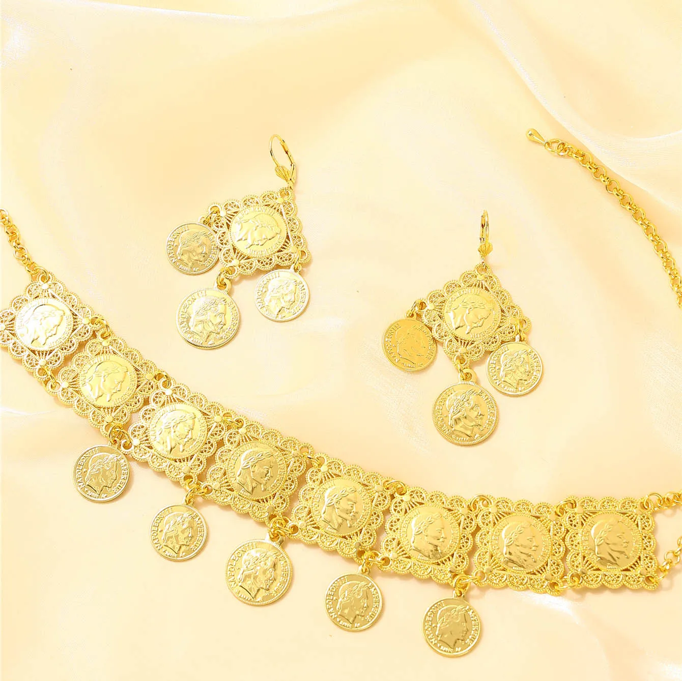 

Moroccan ladies gold-plated jewelry set Napoleon patterns choker earrings Bohemian style bridal banquet set festival ornaments